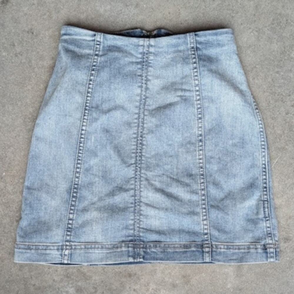 FREE PEOPLE Denim Mini Skirt Women's Size 0 Light Wash Seamed Details Y2K 90s
